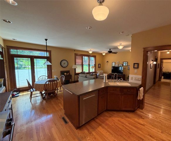 1207 Shadow Lane, Pella, IA 50219