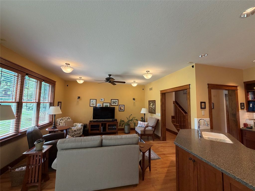 1207 Shadow Lane, Pella, IA 50219