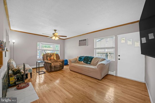 121 GABLE HILL RD, Levittown, PA 19057
