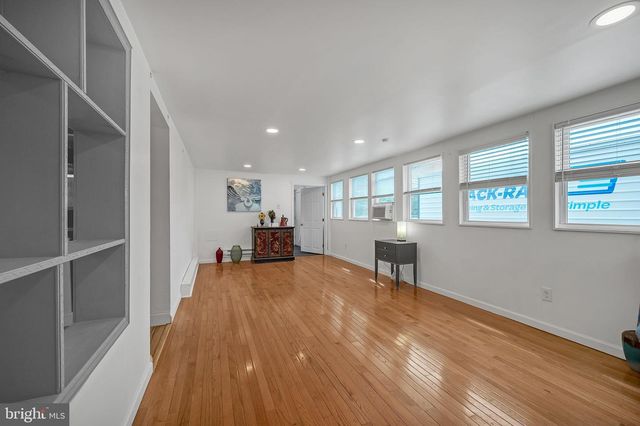 121 GABLE HILL RD, Levittown, PA 19057