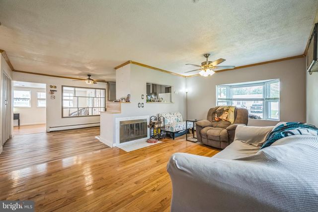 121 GABLE HILL RD, Levittown, PA 19057