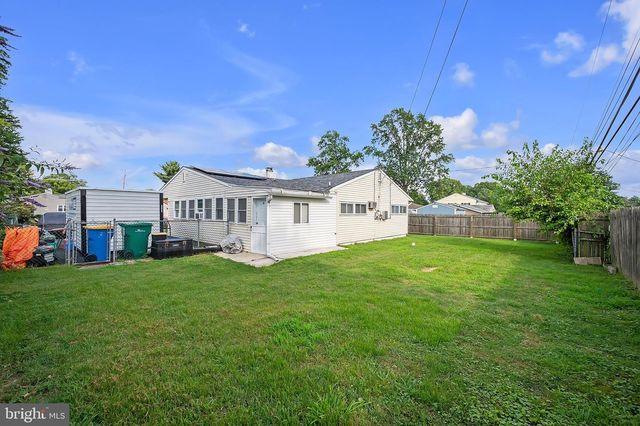 121 GABLE HILL RD, Levittown, PA 19057