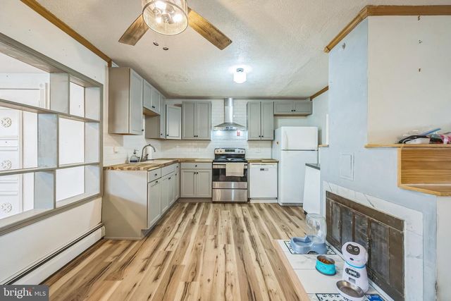 121 GABLE HILL RD, Levittown, PA 19057