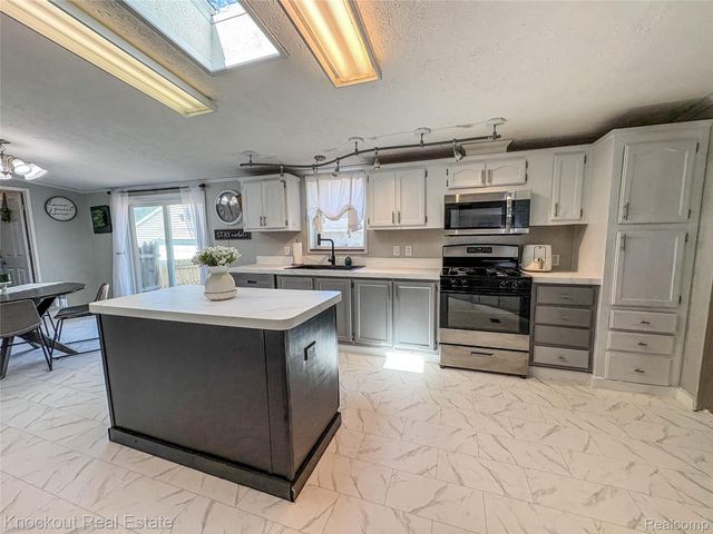 7760 Bell Road, Bridgeport Charter Township, MI 48415