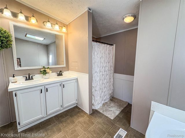 7760 Bell Road, Bridgeport Charter Township, MI 48415