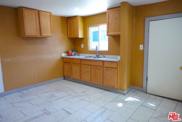 1150 E 80th Street, Los Angeles, CA 90001