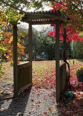 29 Bass River Rd, Yarmouth, MA 02664