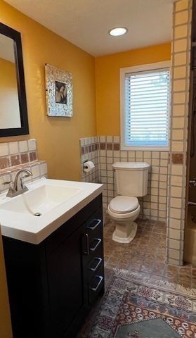 29 Bass River Rd, Yarmouth, MA 02664