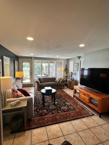 29 Bass River Rd, Yarmouth, MA 02664
