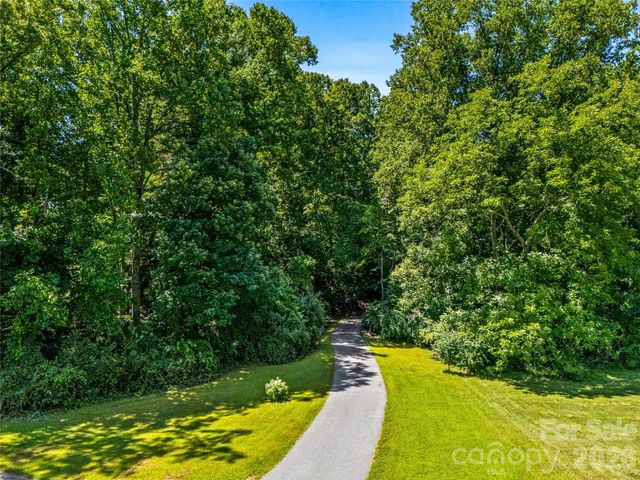 70 Promised Ridge Drive, Hendersonville, NC 28791