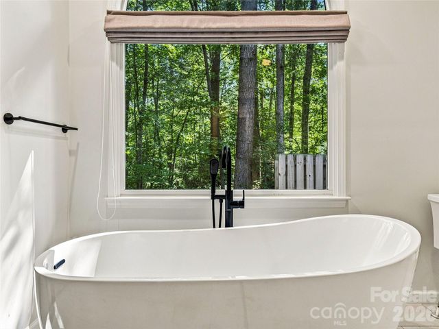 70 Promised Ridge Drive, Hendersonville, NC 28791