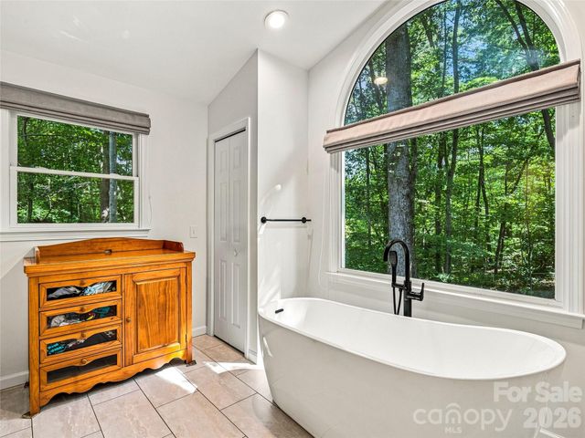 70 Promised Ridge Drive, Hendersonville, NC 28791