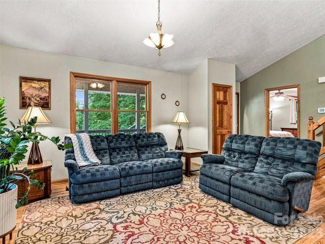 70 Promised Ridge Drive, Hendersonville, NC 28791