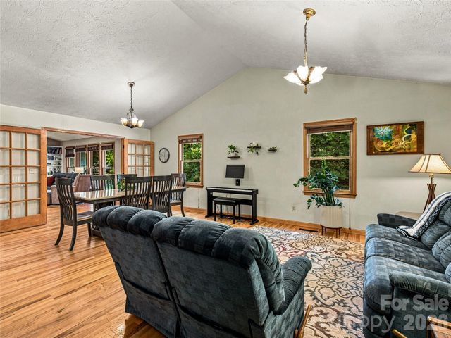 70 Promised Ridge Drive, Hendersonville, NC 28791