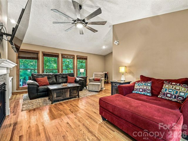 70 Promised Ridge Drive, Hendersonville, NC 28791