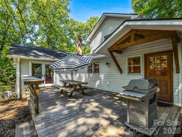 70 Promised Ridge Drive, Hendersonville, NC 28791
