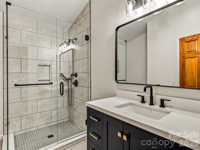 70 Promised Ridge Drive, Hendersonville, NC 28791