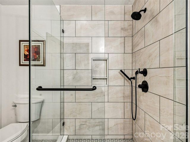 70 Promised Ridge Drive, Hendersonville, NC 28791