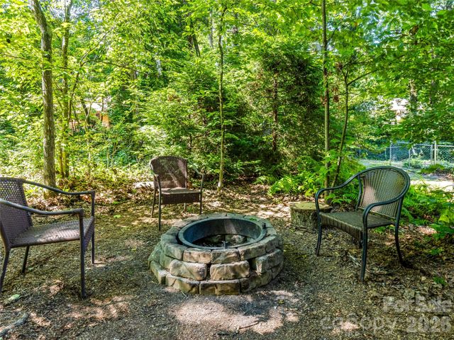 70 Promised Ridge Drive, Hendersonville, NC 28791