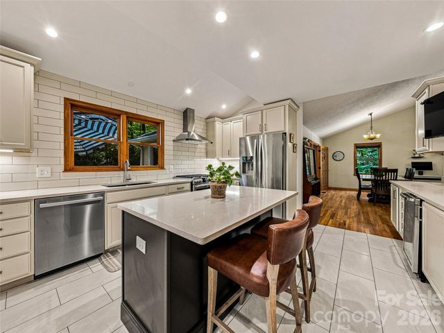 70 Promised Ridge Drive, Hendersonville, NC 28791