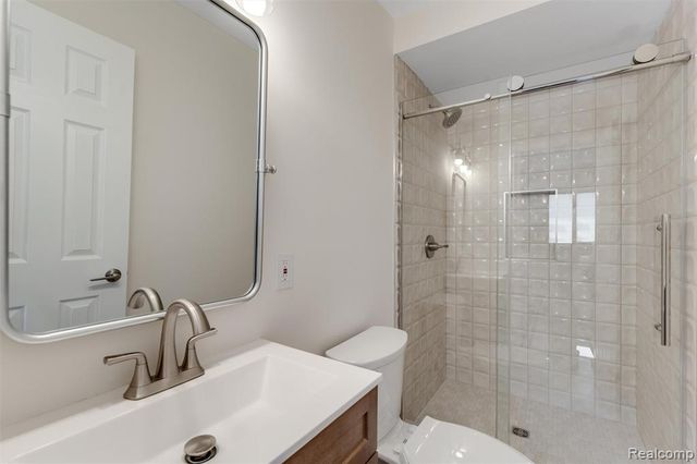 43303 Aspen Drive, Sterling Heights, MI 48313