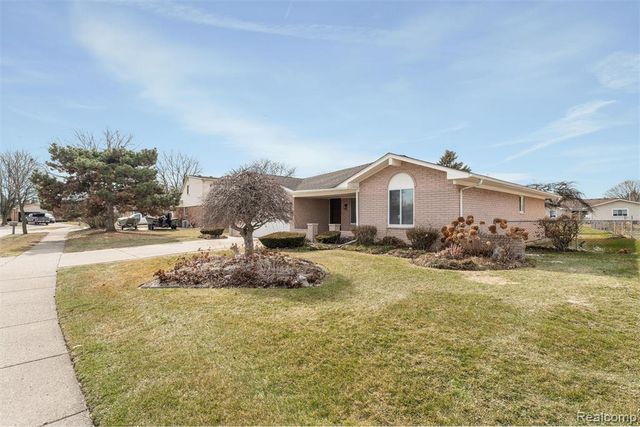 43303 Aspen Drive, Sterling Heights, MI 48313