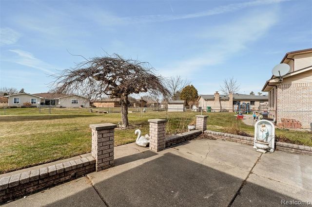 43303 Aspen Drive, Sterling Heights, MI 48313