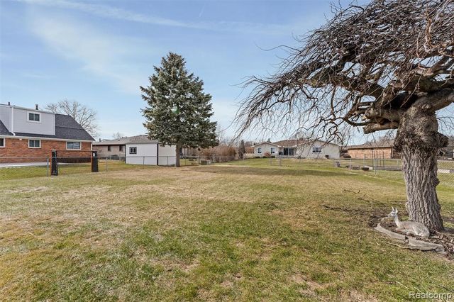 43303 Aspen Drive, Sterling Heights, MI 48313