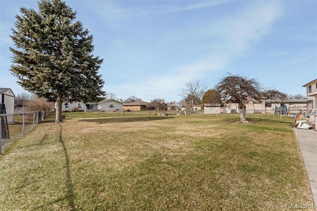 43303 Aspen Drive, Sterling Heights, MI 48313