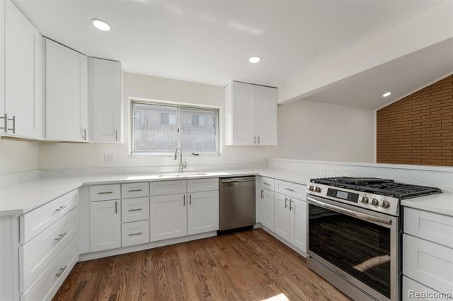 43303 Aspen Drive, Sterling Heights, MI 48313