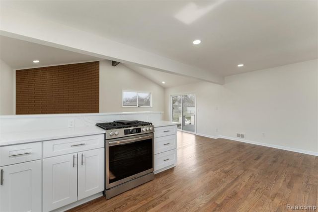 43303 Aspen Drive, Sterling Heights, MI 48313