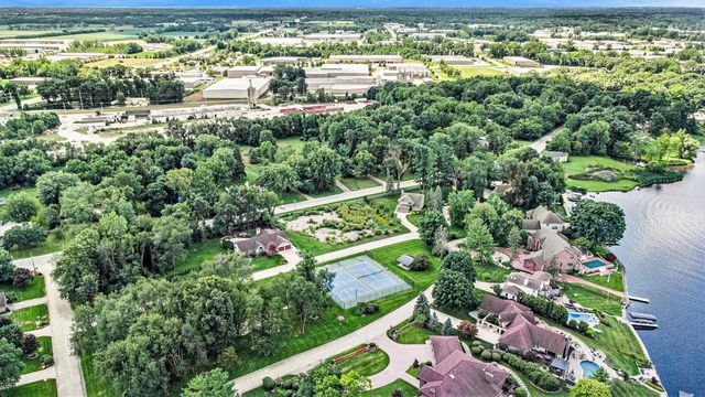 22252 Heron Cove Lane, Elkhart, IN 46516