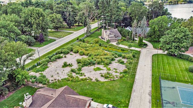 22252 Heron Cove Lane, Elkhart, IN 46516