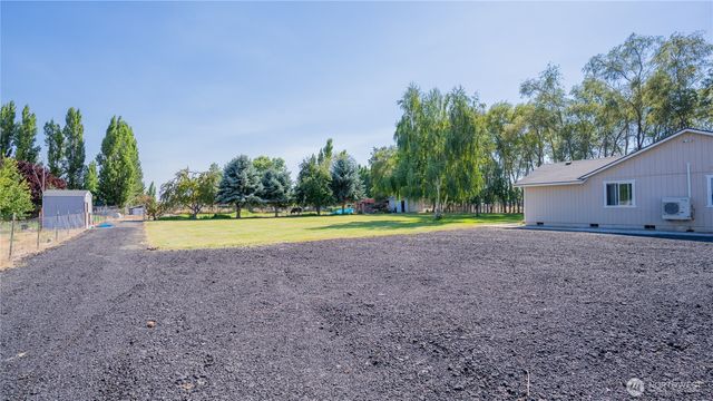 7887 Dahl Road NE, Moses Lake, WA 98837