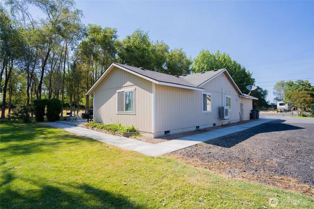 7887 Dahl Road NE, Moses Lake, WA 98837