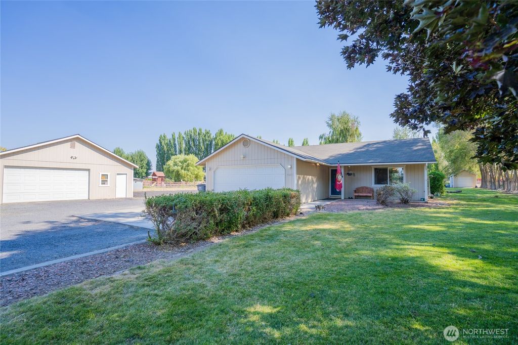 7887 Dahl Road NE, Moses Lake, WA 98837