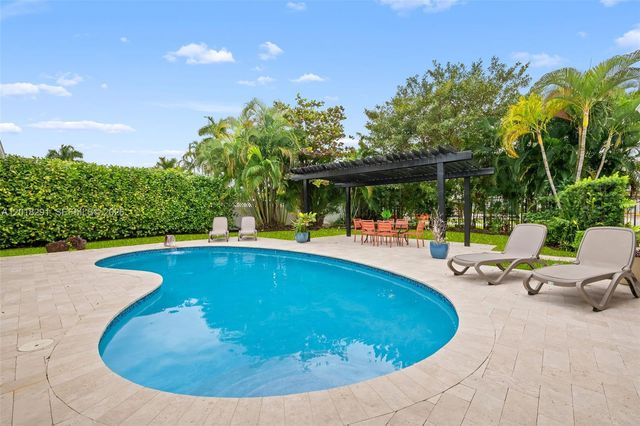 2711 Mayan Dr, Fort Lauderdale, FL 33316