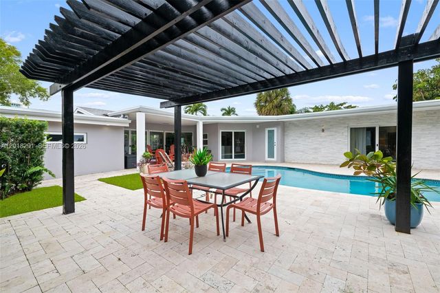 2711 Mayan Dr, Fort Lauderdale, FL 33316