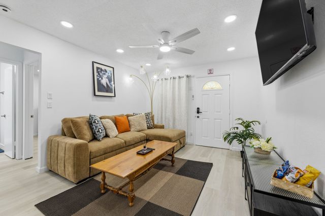 210 Slaughter Street, Arlington, TX 76011