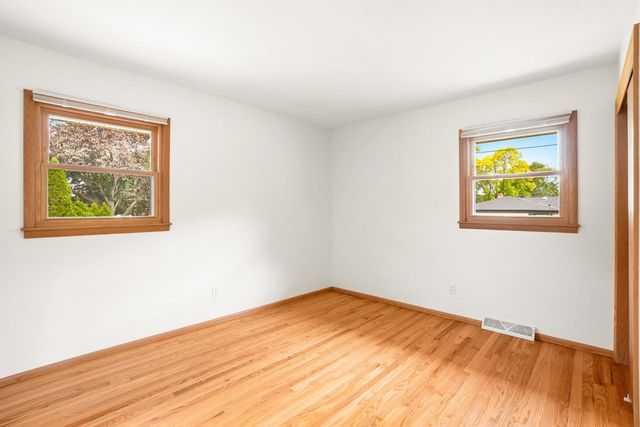 5624 S 24th STREET, Milwaukee, WI 53221