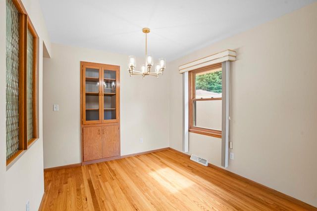5624 S 24th STREET, Milwaukee, WI 53221
