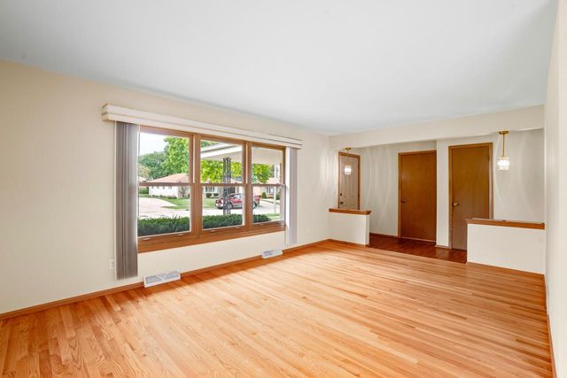 5624 S 24th STREET, Milwaukee, WI 53221