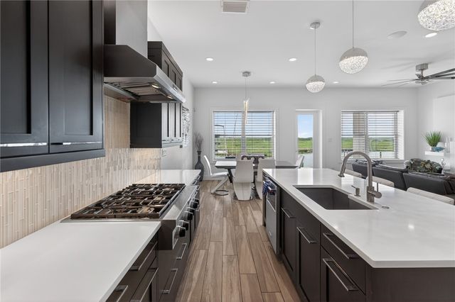 14836 GRANADA Dr 104, Corpus Christi, TX 78418