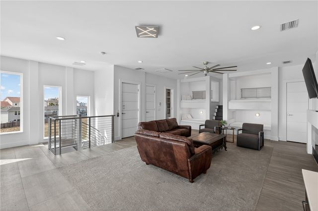 14836 GRANADA Dr 104, Corpus Christi, TX 78418
