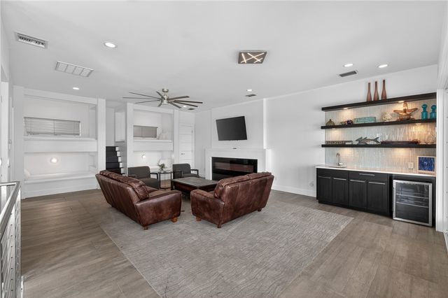 14836 GRANADA Dr 104, Corpus Christi, TX 78418