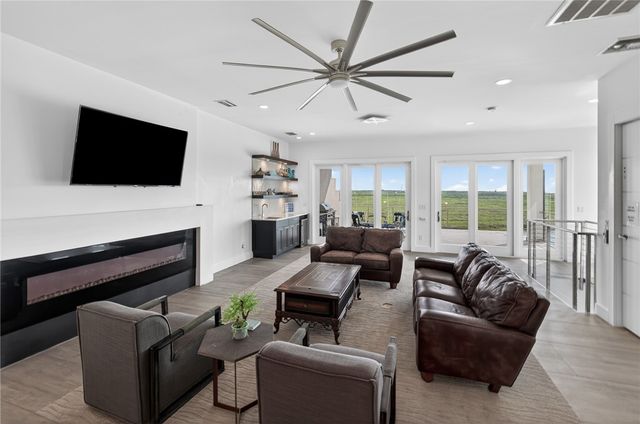 14836 GRANADA Dr 104, Corpus Christi, TX 78418