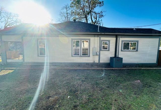 1408 E Houston Street, Tyler, TX 75702