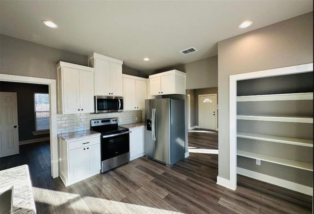 1408 E Houston Street, Tyler, TX 75702