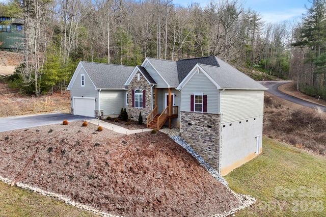 258 Crystal Heights Drive, Hendersonville, NC 28739