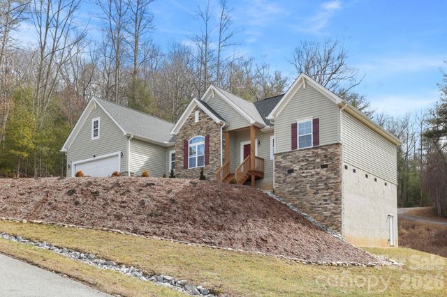 258 Crystal Heights Drive, Hendersonville, NC 28739